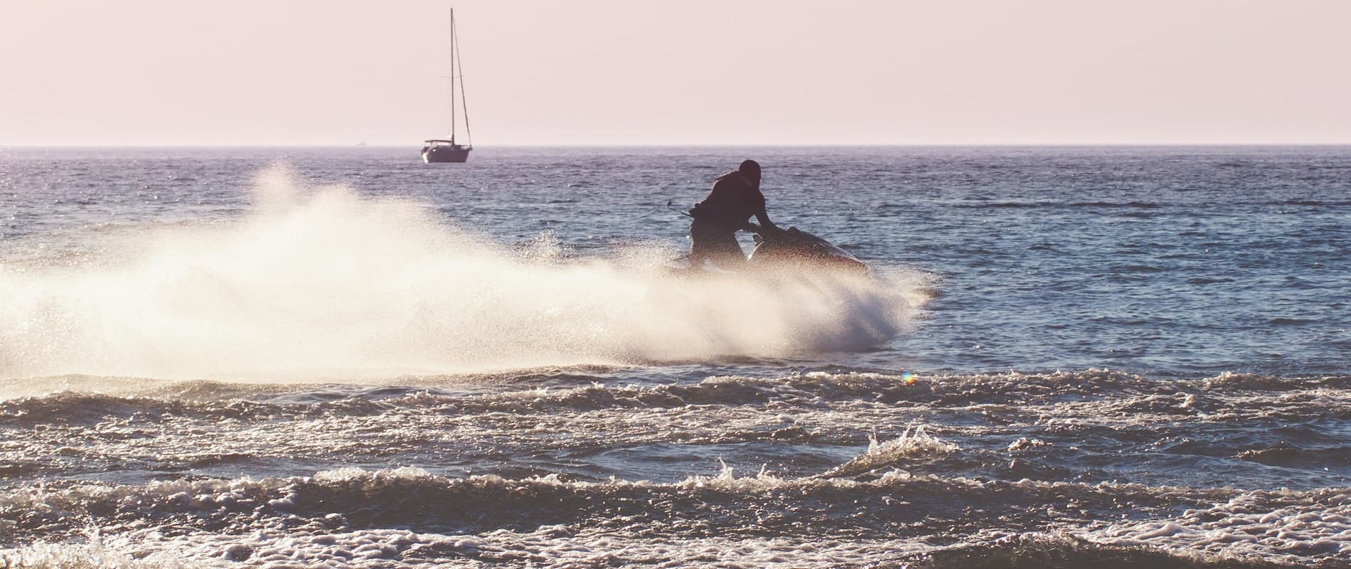 5 activitats d&#8217;aigua per a aquest estiu a Barcelona - hcc hotels